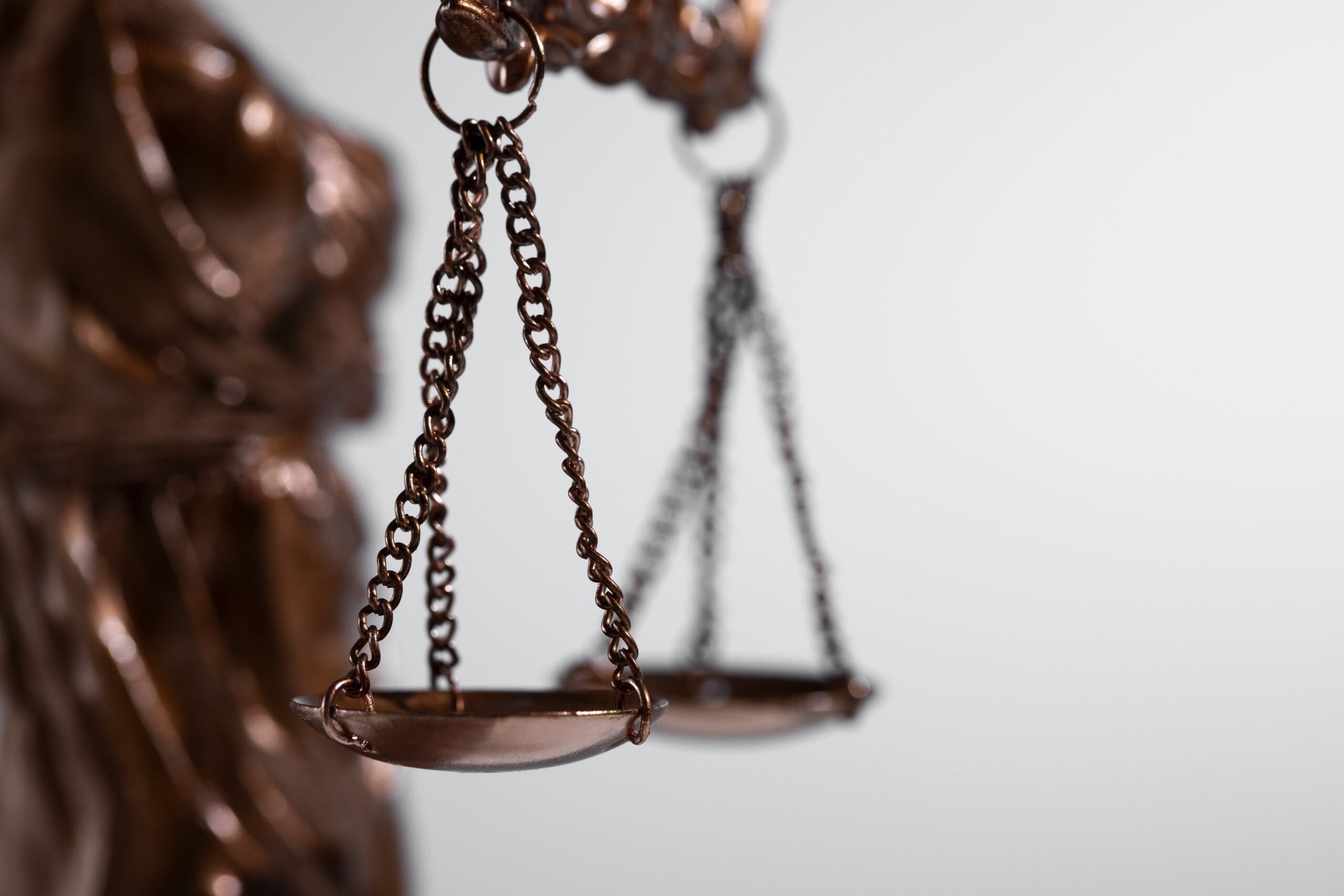 martwa-natura-z-waga-sprawiedliwosci (1)