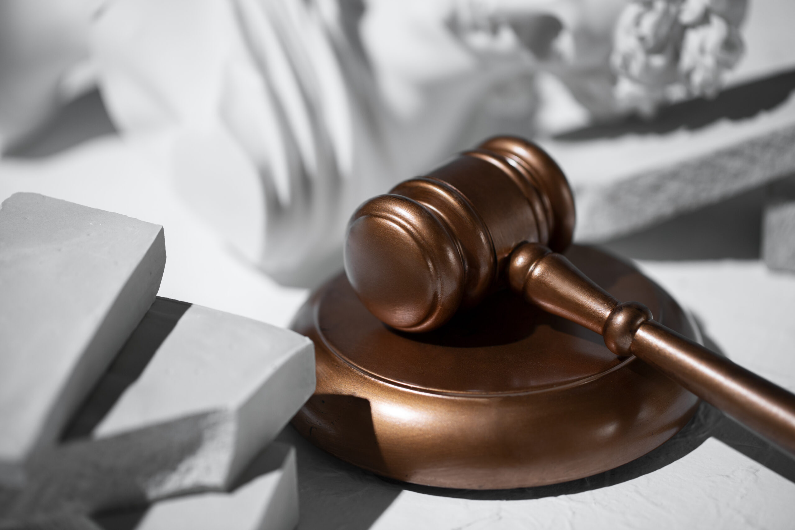 martwa-natura-z-waga-sprawiedliwosci